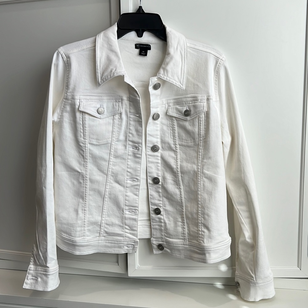 New Directions white jean jacket. Size petite small.